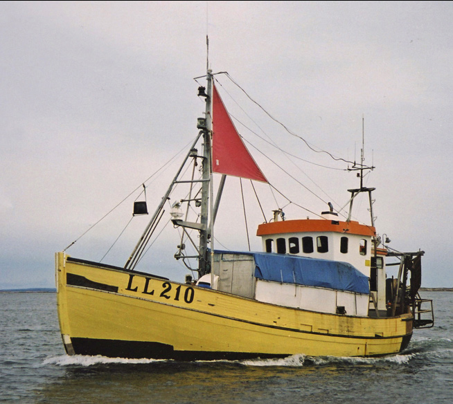Träfiskebåten Nåmy utanför Smögen år 2001